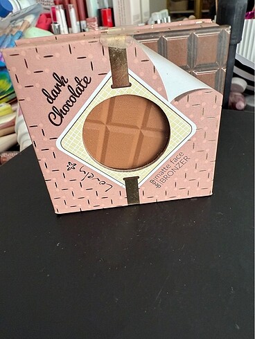 Lovely bronzer