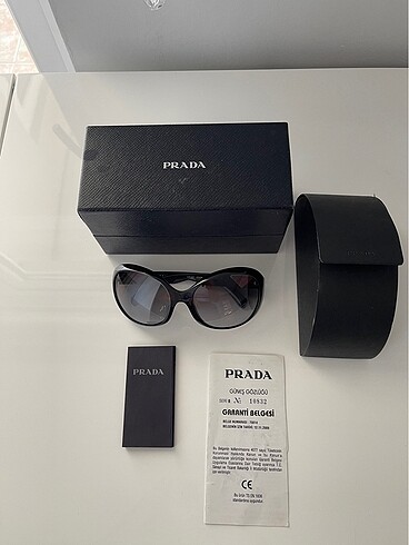 Prada güneş gözlüğü