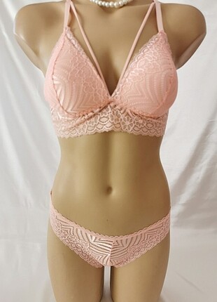 Dolgusuz Çapraz Detaylı Desteksiz Dantelli Bralet Takımı