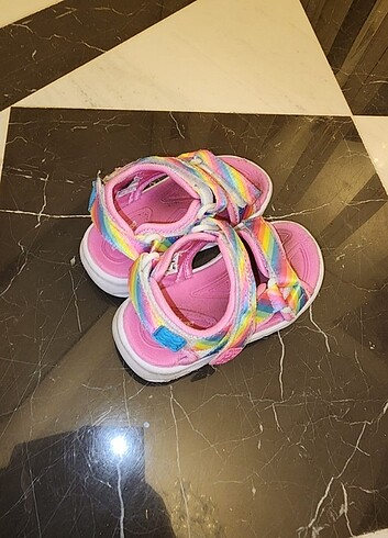 Temiz kullanılmış çocuk ayakkabı 