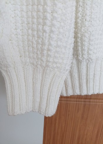 Beyaz Örgü V Yaka Kadın Kazak - Görsel 3