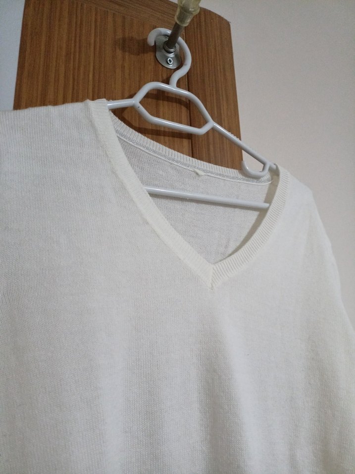 Beyaz V Yakalı Kadın  Kazak - Görsel 3