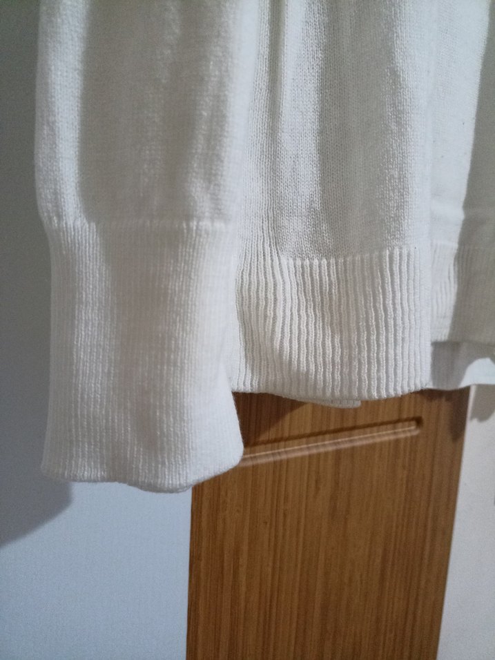 Beyaz V Yakalı Kadın  Kazak - Görsel 2