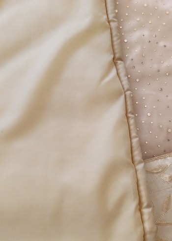 Bej Nakışlı Parlak Yatak Örtüsü - Görsel 13