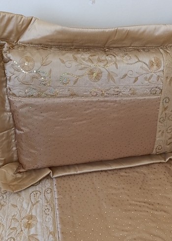 Bej Nakışlı Parlak Yatak Örtüsü - Görsel 8