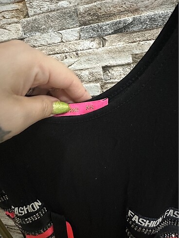 s Beden Dqmane pembe neon ve boncuk detaylı yazlık elbıse