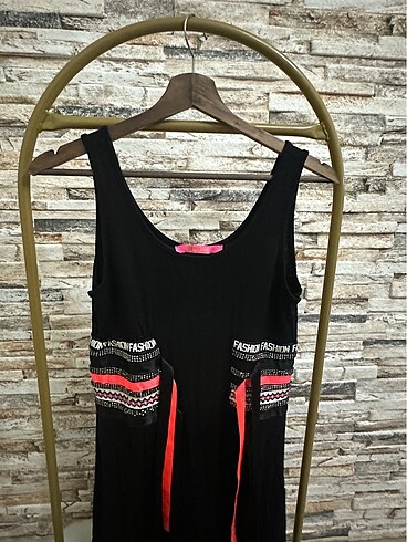DSquared2 Dqmane pembe neon ve boncuk detaylı yazlık elbıse