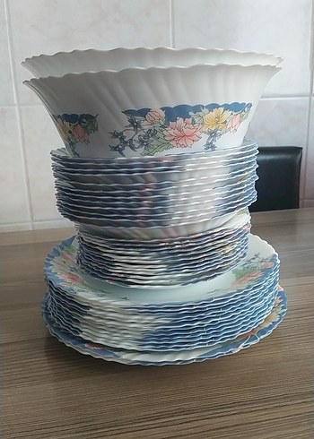 Çiçek Desenli Beyaz Yemek Takımı