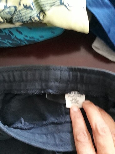 10 Yaş Beden siyah Renk Tanesi 30 tl