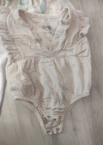 Düğmeli Beyaz Bebek Kız Tulum elbise