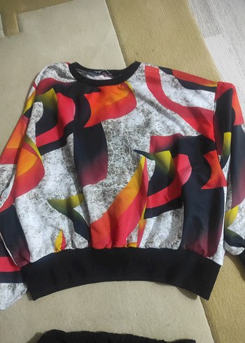 Renkli Drapeli Kısa Sweatshirt