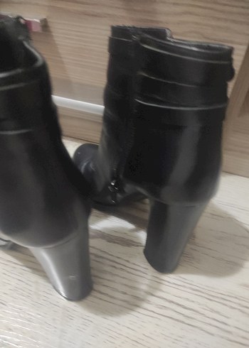 Siyah Deri Tokalı Stiletto Kadın Bot - Görsel 4