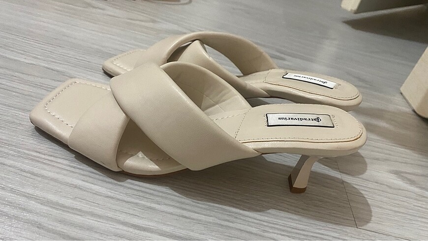 38 Beden beyaz Renk Stradivarius topuklu terlik