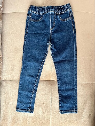Mango esnek jean