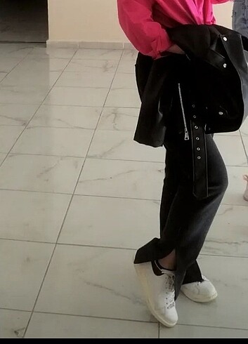 Yırtmaçlı kot pantolon 
