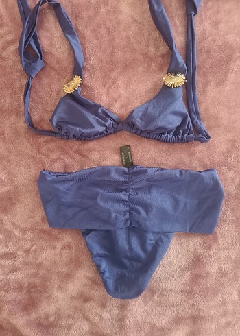 zeynep tosun mavi bikini takimi - Görsel 3