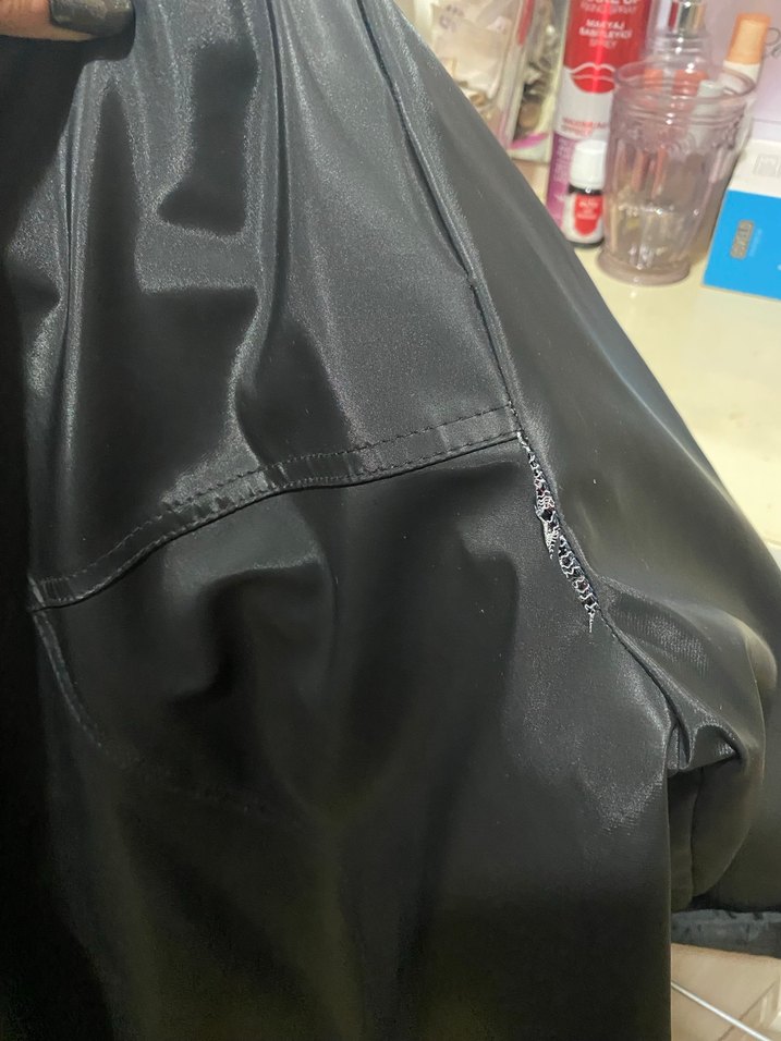 Düğmeli Siyah Deri Kadın Yağmurluk - Görsel 3