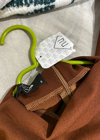 Kahverengi Uzun Drapeli Kolsuz Elbise - Görsel 4