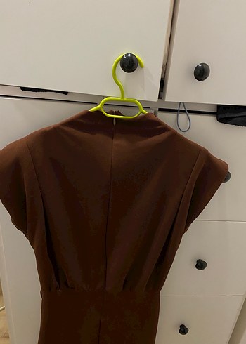 Kahverengi Uzun Drapeli Kolsuz Elbise - Görsel 3