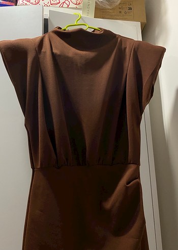 Kahverengi Uzun Drapeli Kolsuz Elbise - Görsel 5