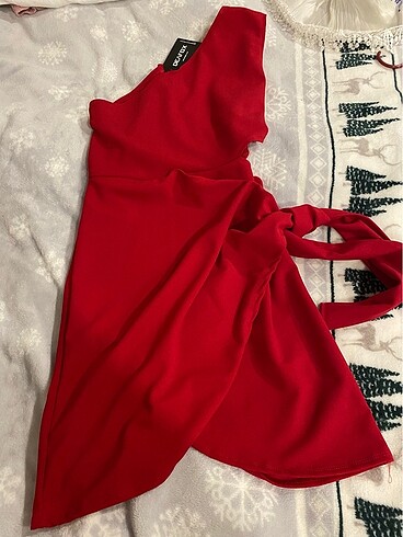 Zara Etiketli kırmızı şık elbise