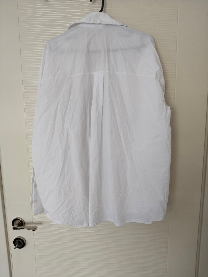 Düğmeli Beyaz Keten Kadın Gömlek — görsel 2/4