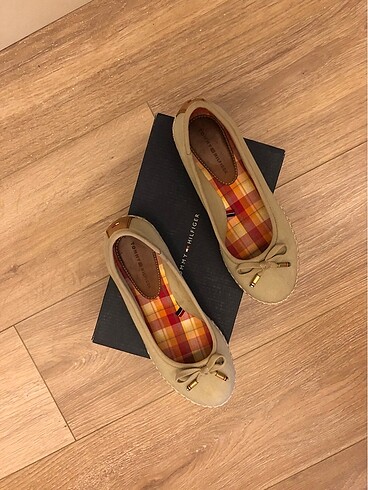 Tommy Hilfiger, Ayakkabı