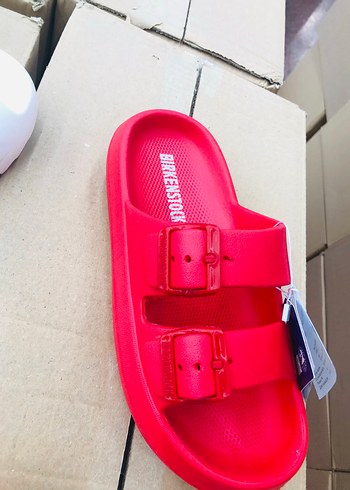 Birkenstock Kırmızı Tokalı Terlik