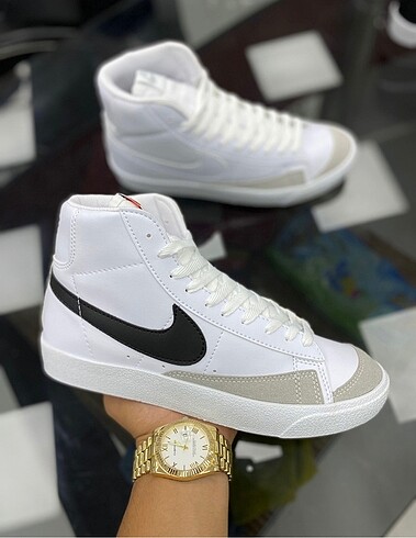 Nike Yeni etiket li