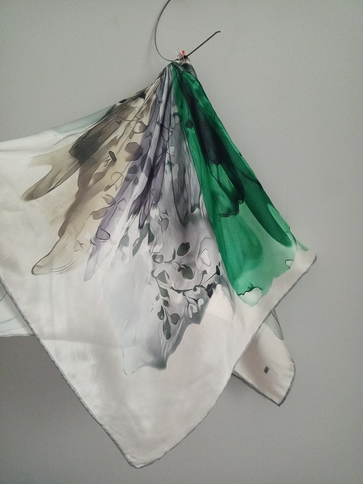 Gri ve Yeşil Desenli  eşarp - Görsel 2