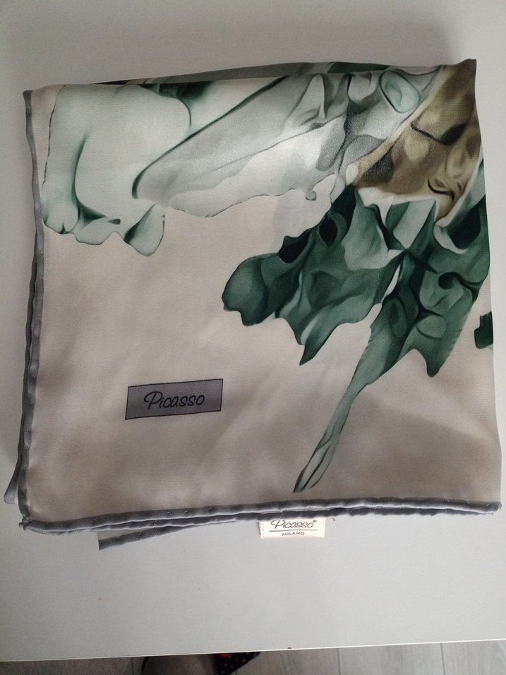 Gri ve Yeşil Desenli  eşarp - Görsel 4