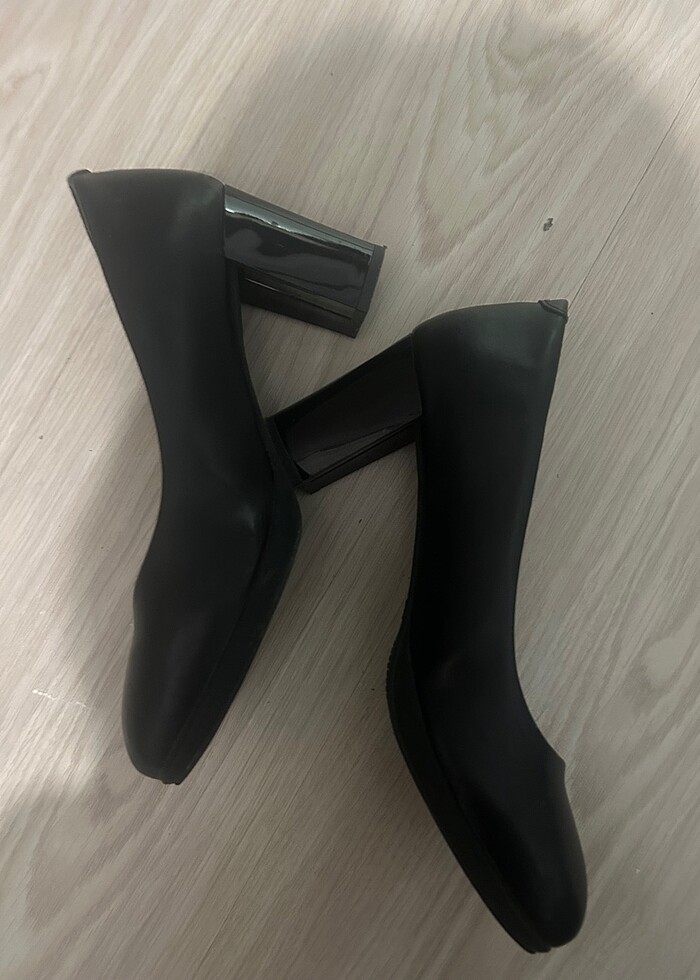 Siyah Kalın Topuklu Ayakkabı - Görsel 2