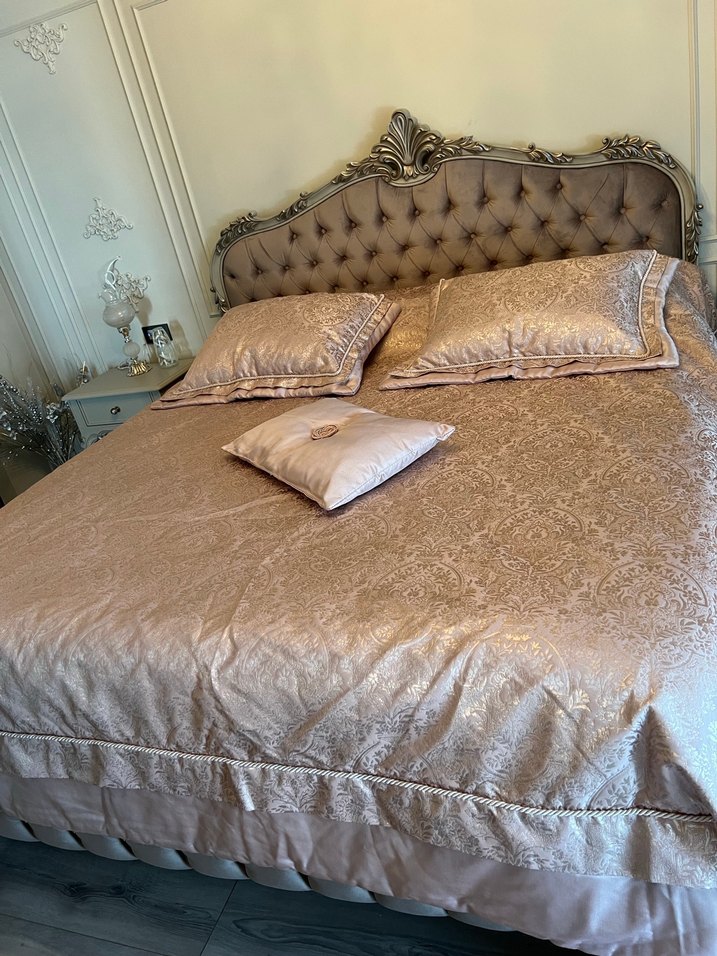 KARACA Pudra renk, İşlemeli Parlak Yatak Örtüsü - Görsel 2