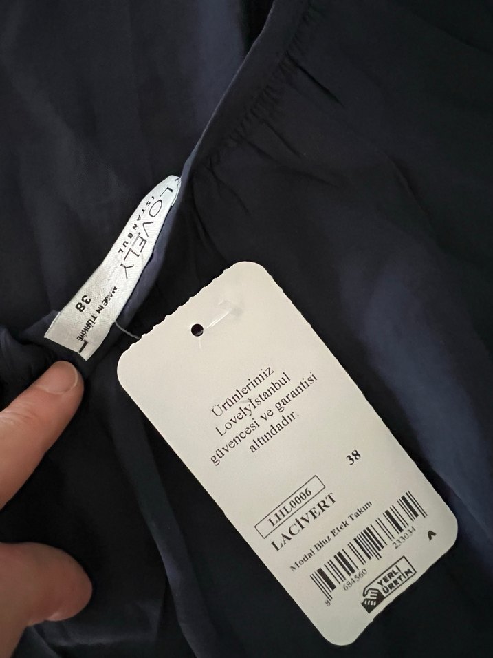 Boyundan bağlamalı, sırt dekolteli bluz - Görsel 4