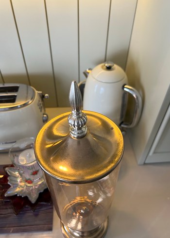 Kapalı cam ve metal karışımlı, dekor ve kullanılabilir vazo. - Görsel 3