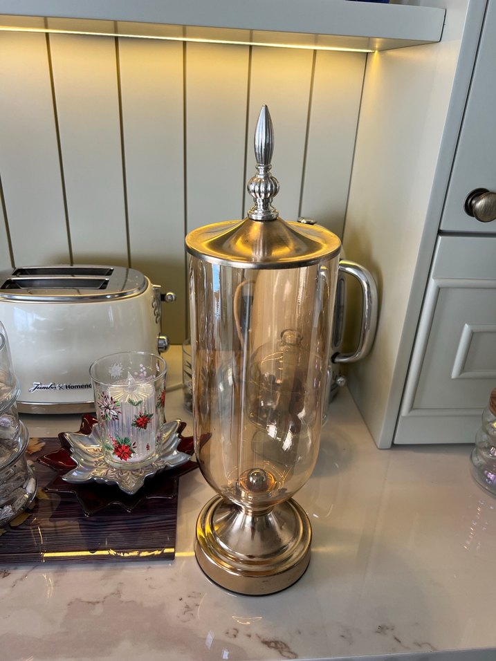 Kapalı cam ve metal karışımlı, dekor ve kullanılabilir vazo. - Görsel 2