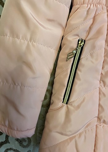 Kız Çocuk Bej Kapüşonlu Kürklü Mont - Görsel 5