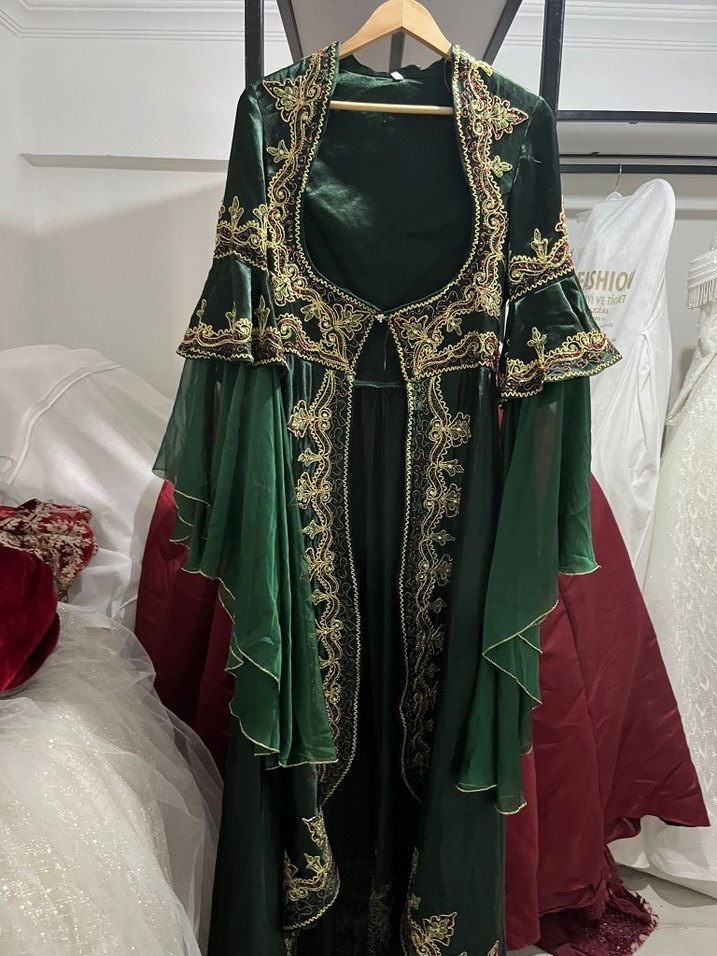 Uzun Yeşil Nakışlı Straplez Kadın Hint Elbisesi - Görsel 2