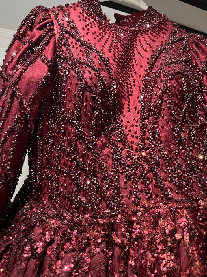 Bordo Payetli Uzun Kollu Nişan Elbisesi - Görsel 2