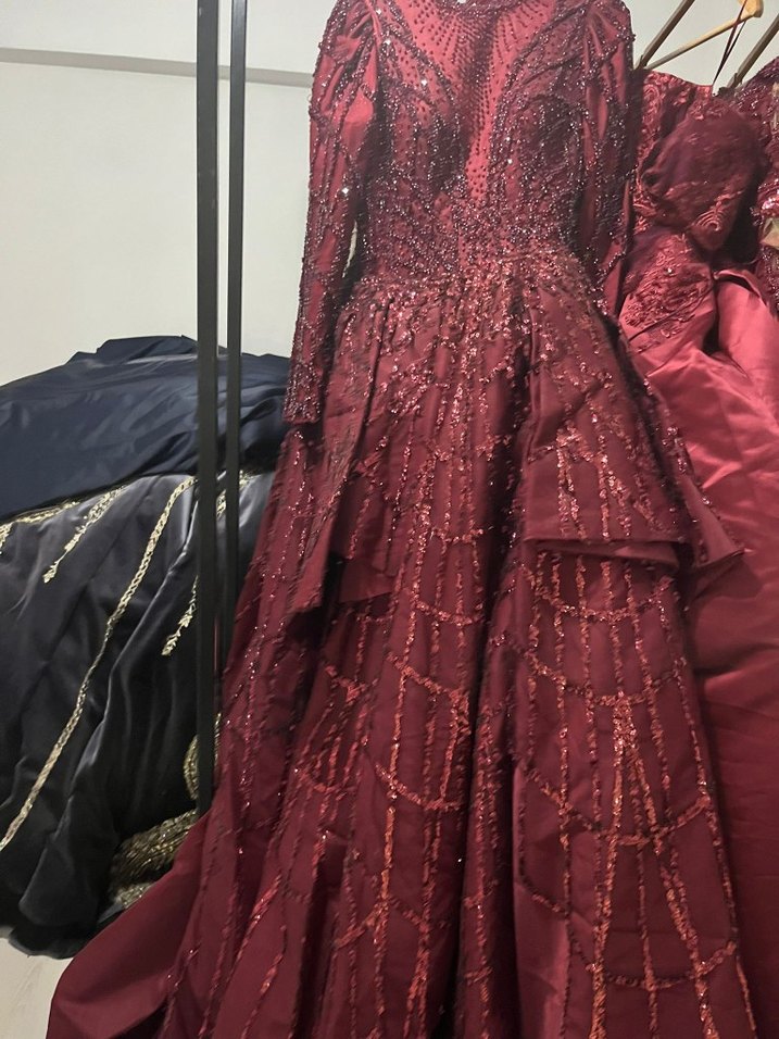 Bordo Payetli Uzun Kollu Nişan Elbisesi - Görsel 3