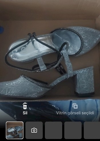 Gri Yılan Desenli Tokalı Kadın Topuklu Ayakkabı