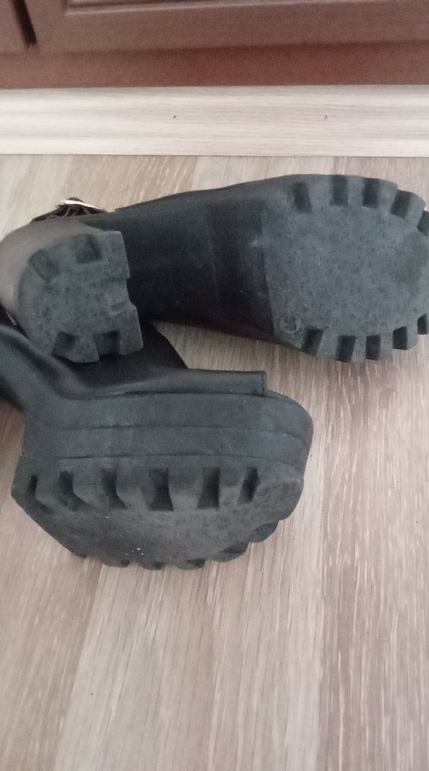 Siyah Parlak Platform Topuklu Kadın Ayakkabı - Görsel 4