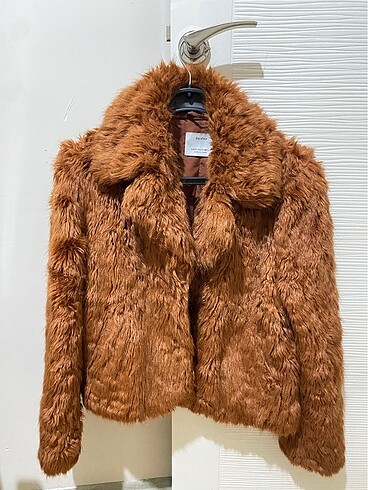 BERSHKA KÜRK