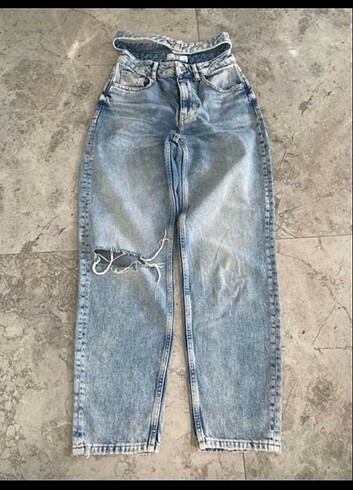 Bershka Kemer Detaylı Jean - Görsel 3