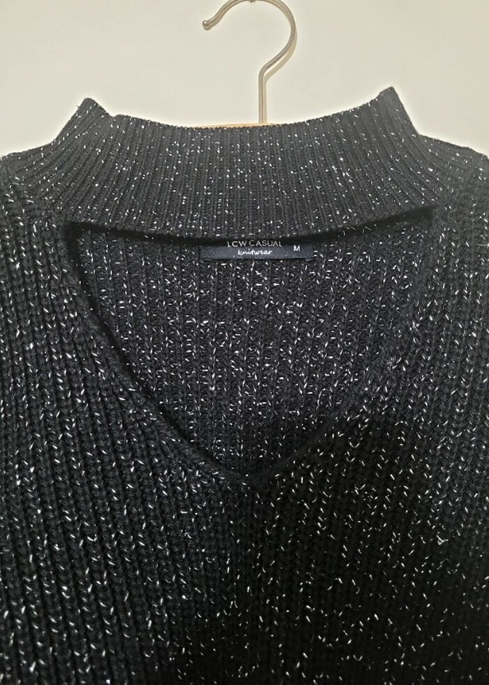 Yaka Detay Dekolteli Simli Kazak - Görsel 3