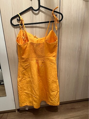 m Beden Bershka sarı elbise
