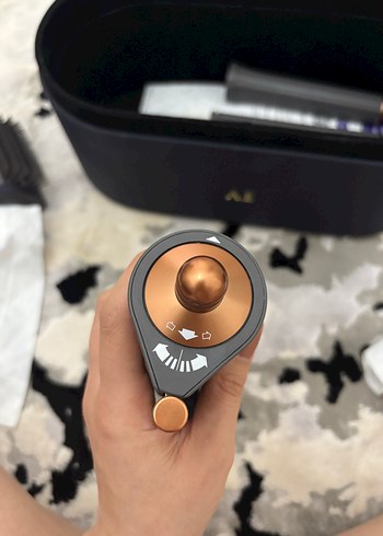 Kahverengi ve Gri Saç Şekillendirici Aparat - Görsel 3