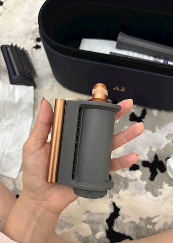 Kahverengi ve Gri Saç Şekillendirici Aparat - Görsel 2