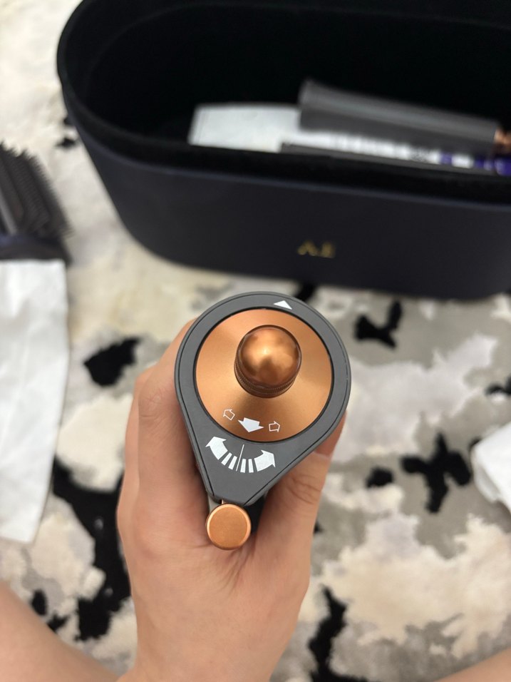 Kahverengi ve Gri Saç Şekillendirici Aparat - Görsel 3