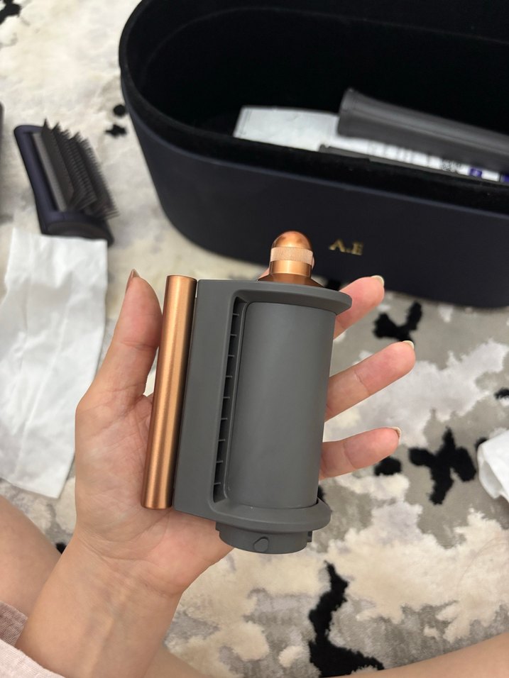 Kahverengi ve Gri Saç Şekillendirici Aparat - Görsel 2